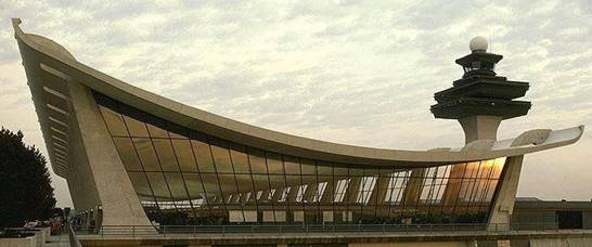 Toiture sollicitée comme un câble : Aéroport de Washington-Dulles, Virginie, 1958-63, Arch. Eero ...